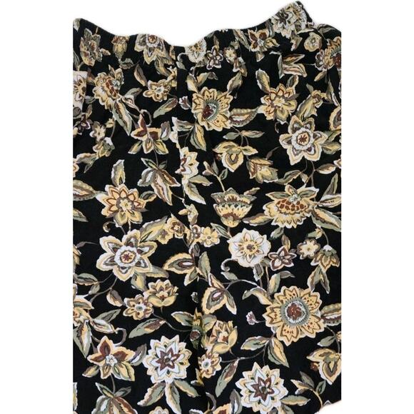 Fundamental Things Petite Shorts Black With Floral. 24/26 Inch Stretchy Waist - Picture 6 of 11